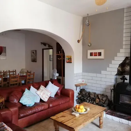Holiday home Craig, Spacious With Amazing Garden And Private Heated Pool *