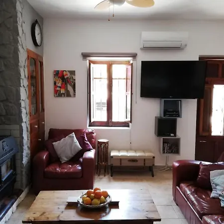 Craig, Spacious With Amazing Garden And Private Heated Pool Rotova