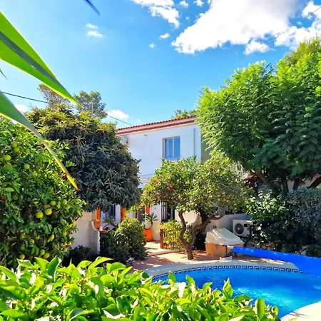 Craig, Spacious With Amazing Garden And Private Heated Pool *