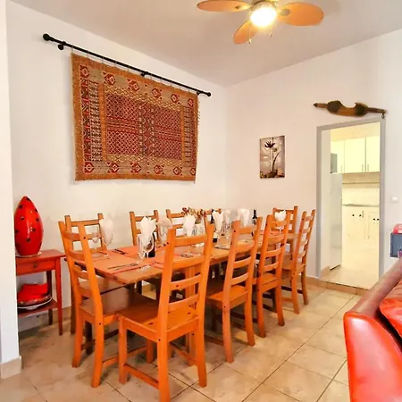Craig, Spacious With Amazing Garden And Private Heated Pool Holiday home Rotova